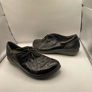 NAOT Dark Brown Leather Lace-Up Shoe Oxfords EUR 38 / US Women's 7 US Leaf Laces